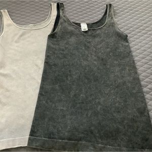Set of 2 Nikibiki tanks. Light gray and charcoal. One size.